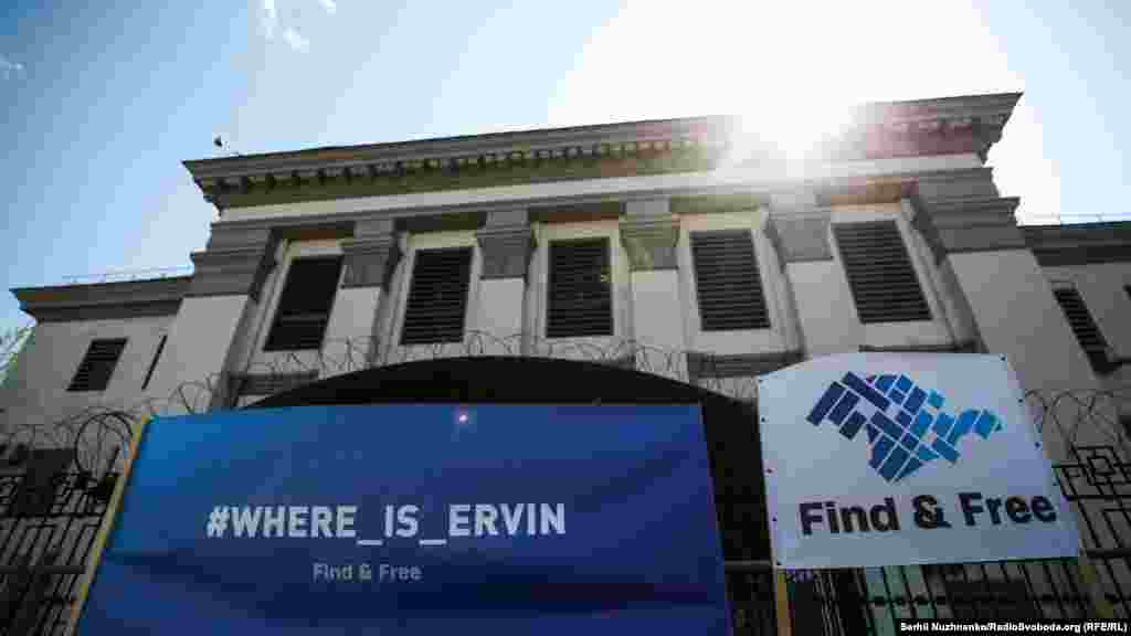 2018 senesiniñ apreli – faaliyetçiler «FSBge telefon aç» tedbirini keçirdi. Böylelikle olar Rusiye tarafından ilhaq etilgen Qırımda insanlarnıñ ğayıp olmasına diqqat çekmek isteyler