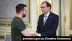 Президент України Володимир Зеленський і міністр закордонних справ Норвегії Еспен Барт Ейде під час зустрічі у Києві, 15 квітня 2024 року. Архівне фото