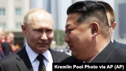 Орусия президенти Владимир Путин жана Түндүк Кореянын лидери Ким Чен Ын.