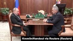 Президент Росії Володимир Путін і міністр оборони РФ Сергій Шойгу. Москва, 21 квітня 2022 року