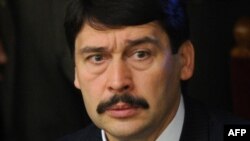 Ним став 53-літній юрист і консервативний політик Янош Адер