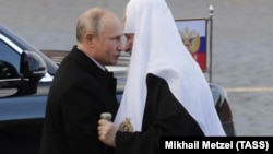 Президент Росії Володимир Путін (ліворуч) і Московський патріарх Кирило. Москва, 4 листопада 2018 року 
