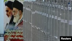 ایران در حالی خواستار لغو تمامی تحریم‌ها شده است که آمریکا بارها تأکید کرده است که در حال حاضر تصمیم ندارد از شدت تحریم‌ها بکاهد