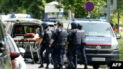 نیروهای پلیس اتریش اطراف محل تیراندازی در گراتس را به محاصره خود در آورده‌اند