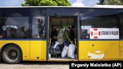 Трохи більше половини українських вимушених переселенців знайшли роботу