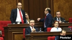 Фракция «Лусавор Айастан» во время заседания парламента (архив)