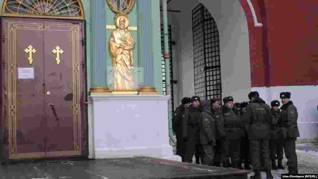 Moskva küçələrində polis dəstəsi