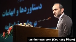 پیمان جبلی میگوید هنرمندانی که علیه جمهوری اسلامی موضعگیری نکردهاند حمایت میشوند