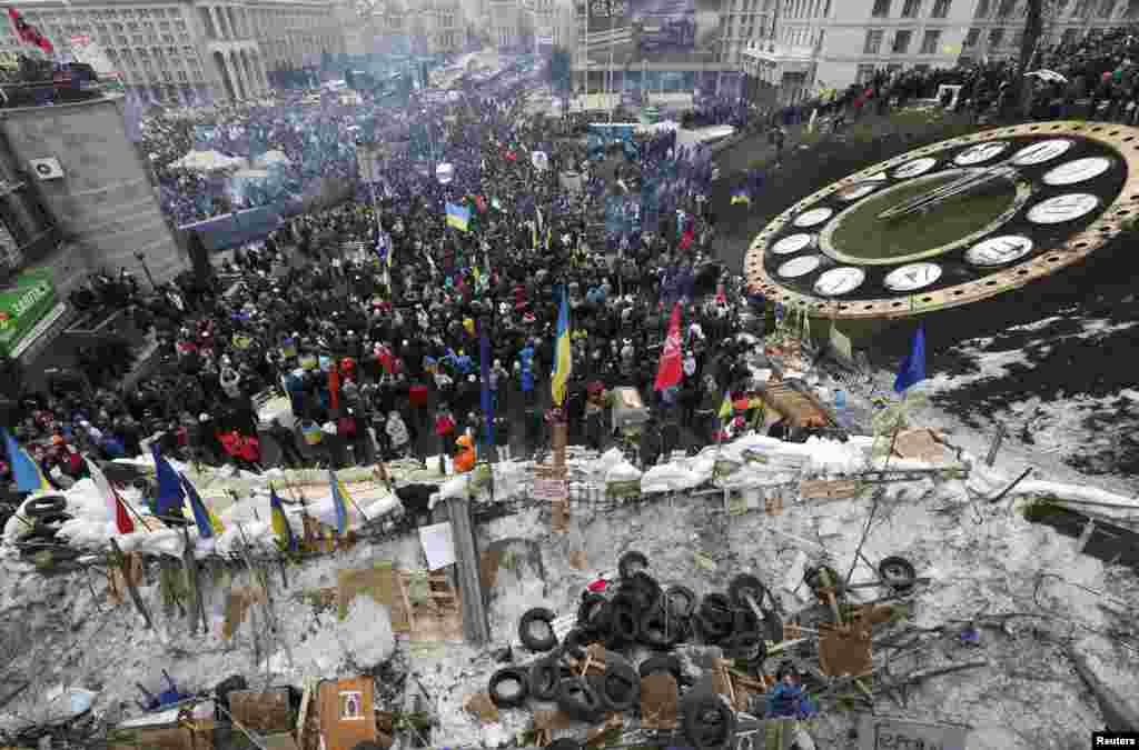 Вигляд на #Євромайдан зі сторони &laquo;Інститутської барикади&raquo;, 15 грудня 2013 року