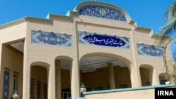 عکس ظاهراً جنبه‌ تزئینی دارد!