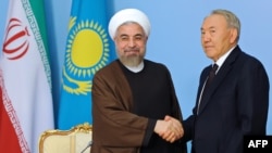 Казакстан президенти Ирандын жетекчиси менен.
