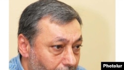 Armenia -- Opposition leader Aleksandr Arzumanian speaks at a news conference, 24June 2010.
