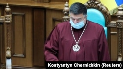 Він також заперечив свою причетність до отримання хабаря