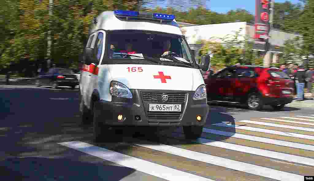 Keriç politehnik kolleciniñ binasından «ilk yardım» maşinaları kete
