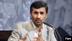 رييس جمهورى اسلامى مدعى شد كه «شيوه تبليغات برخى از نامزدها در حقيقت تحقير و توهين به مردم است.»