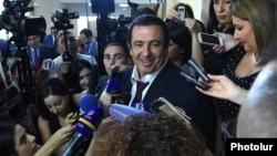 Armenia - Businessman Gagik Tsarukian speaks to journalists in the Armenian parliament, 11Sep2017.