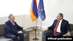France -- Prime Minister NIkol Pashinin meets with Venice Commission President Gianni Buquicchio, Strasbourg, April 11, 2019
