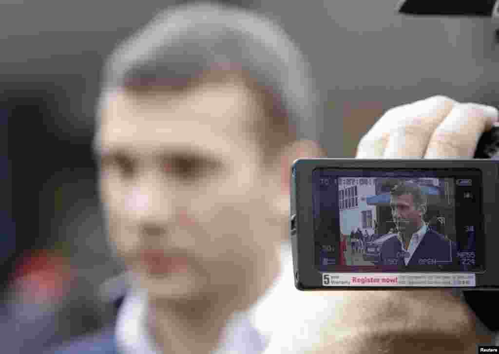 Андрій Шевченко, колишній футболіст і член соціал-демократичної партії «Україна вперед» під час інтерв'ю для преси після голосування у Києві