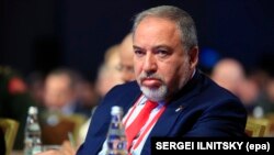 آویگدور لیبرمن می‌گوید که گروه حزب‌الله با پیروی کامل از ایران منافع ملی لبنان را فدا کرده است.