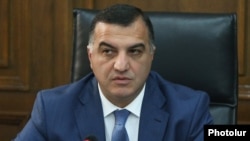 Armenia - Labor and Social Affairs Minister Artem Asatrian speaks in the Armenian parliament in Yerevan, 6Nov2017.