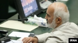 احمد توکلی،‌ نماینده تهران در مجلس، سخنان محمود احمدی‌نژاد را «فرافکنی» خواند