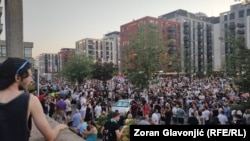 Violent Arrests As Protesters Blockade Belgrade, Other Serbian Cities
