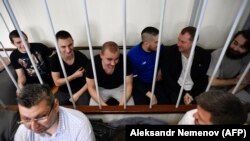 17 липня Лефортовський суд Москви продовжив на три місяці термін арешту для 24 українських моряків, яких Росія захопила в Чорному морі у листопаді 2018 року