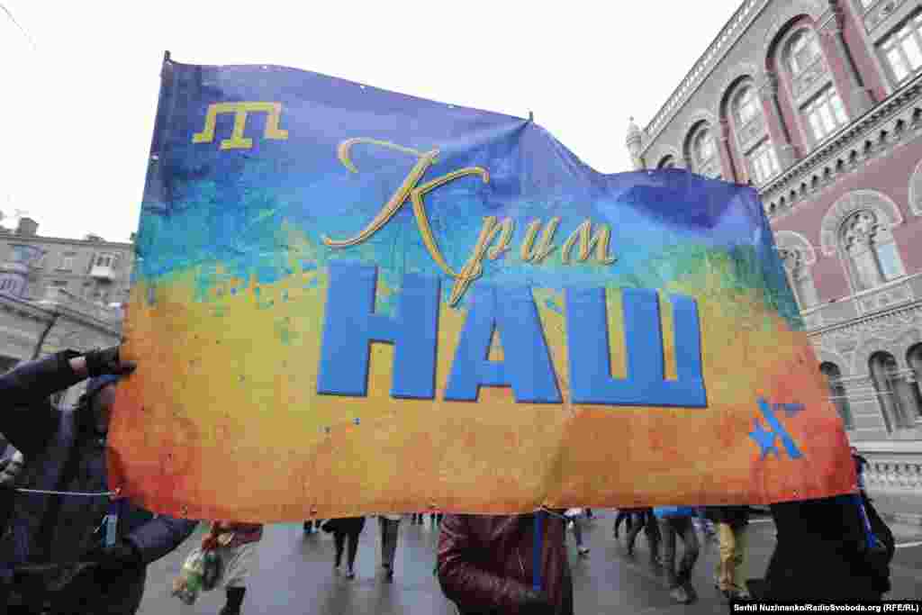 Російська влада анексованого півострова не припиняє репресії проти проукраїнських і кримськотатарських активістів. Зараз відомо про 17 зниклих безвісти, 12 загиблих, 39 політв'язнів, 10 з яких вже засуджено