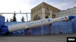 ماهواره‌بر «سیمرغ» قادر است ماهواره‌هایی تا وزن ۲۵۰ کیلوگرم را در مدار۵۰۰ کیلومتری زمین قرار دهد.