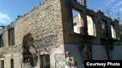 По словам пострадавших, многочисленные обращения к руководству республики и России не принесли результатов. Погорельцы утверждает, что в их обращении за помощью к Западу нет никакой политики 
