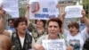 Армения - Акция протеста оппозиции возле здания парламента с требованием освободить всех «политзаключенных», Ереван, 19 июня 2009 г.
