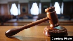 Формирование Конституционного суда откладывалось на протяжении 14 лет неслучайно. В его отсутствие можно было принимать любые законодательные акты без оглядки на Конституцию