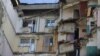 Шухрат Улфатов со своим сыном. Фото из семейного альбома.