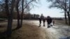 Большинство жителей села Садовое жалуются на множество проблем: отсутствие школы, детского сада, медпункта, уличного освещения, нехватку земель даже для выпаса скота и неоднократное подтопление села.&nbsp;