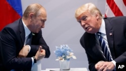 Президент США Дональд Трамп зустрічається з президентом Росії Володимиром Путіним на саміті G20. Гамбург, Німеччина, 7 липня 2017 року