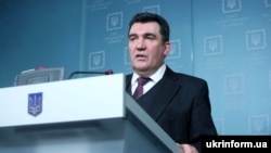 Данілов підтвердив, що всі фігуранти списку перебувають за межами України, однак мають тут активи та власність, на яку й буде накладено санкці