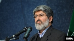 علی مطهری به نقل از رئیس کلانتری محل گفته است دو نفر از افرادی که وارد دفتر کار او شده بودند،‌ دستگير شده‌اند، اما يک نفر «فرار» کرده است.