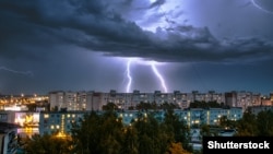 ДСНС також попереджає про підвищення рівня води у Сяні та Дністрі та грози в окремих регіонах