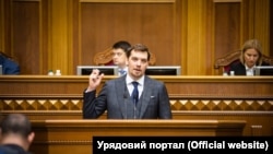 Радіо Свобода зібрало перші реакції на заяву про відставку голови уряду