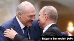 Владимир Путин менен Александр Лукашенко. 