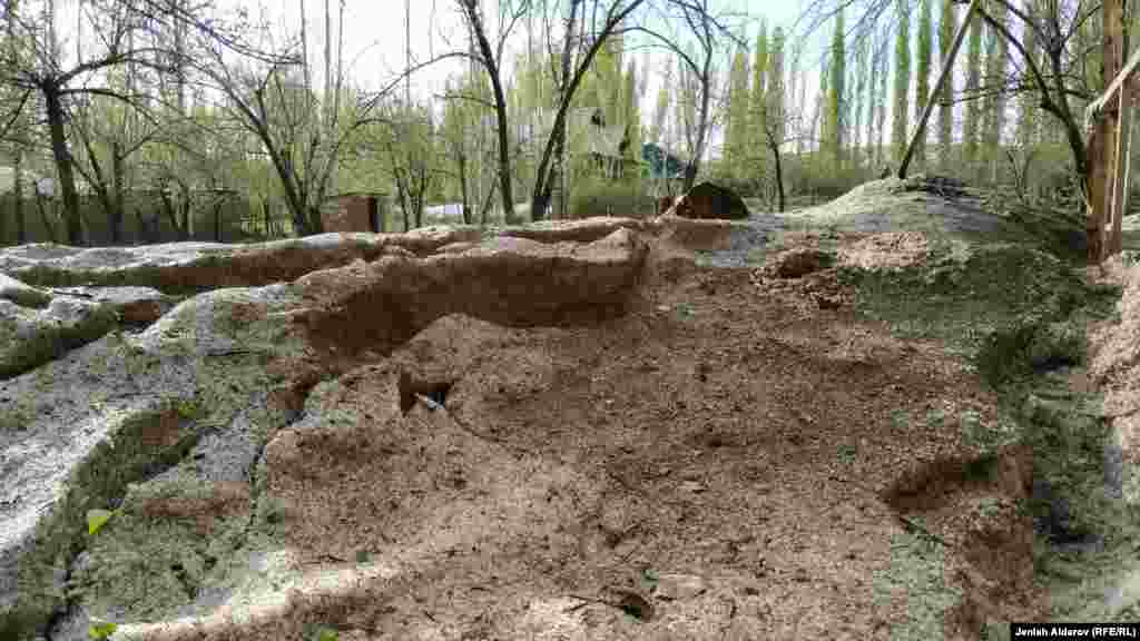 Суу ташкыны чарбактарды лака ылайга толтуруп салган. 