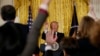 Дональд Трамп выступает на пресс-конференции