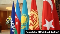 Түрк мамлекеттер уюмуна мүчө өлкөлөрдүн айрымдарынын желектери. 