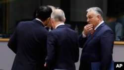 Прем’єр-міністр Угорщини Віктор Орбан під час круглого столу на саміті ЄС у Брюсселі, 6 березня 2025 року