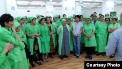 Фабрикада жалпысынан 300дөй адам иштейт