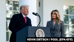 Дональд Трамп жубайы Мелания Трамп менен. Архивдик сүрөт. 