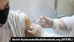 За даними МОЗ, за останню добу щеплення зробили 167 673 людини: одну дозу отримали 103,7 тисячі, повністю імунізовані – 63,8 тисячі