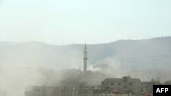  تصویری که شورشیان سوری مدعی‌اند در این منطقه سلاح شیمیایی به کار گرفته شده است