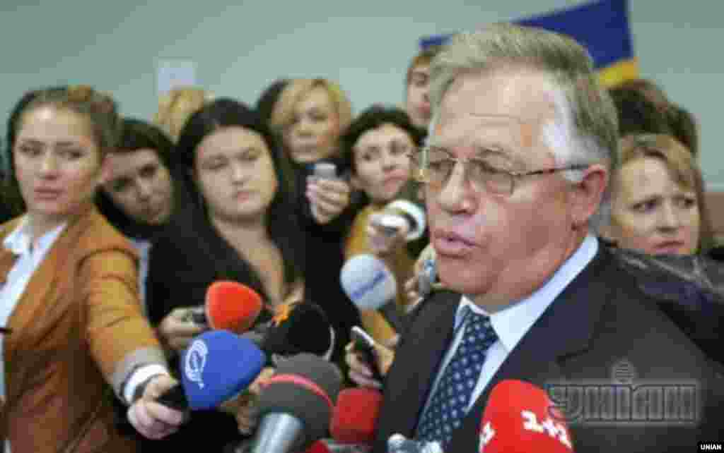 Лідер КПУ Петро Симоненко після голосування у Києві