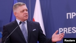 Словацький прем’єр Роберт Фіцо відмовився дати політичну згоду на 18-ий пакет на саміті лідерів країн ЄС. Дискусії продовжилися на рівні послів, утім, прогресу досягти не вдалося